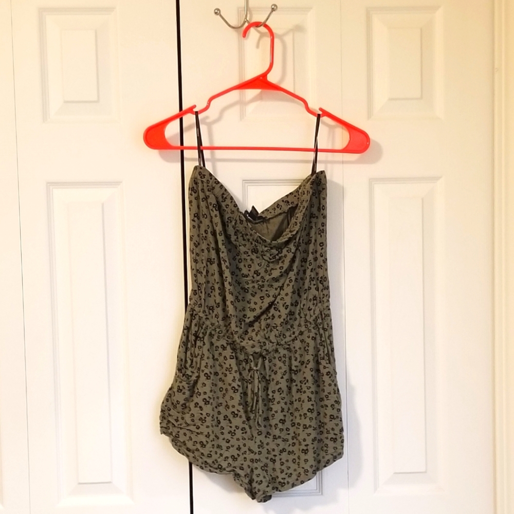 !!SUMMER SALE!! Forever 21 Green strapless romper, S